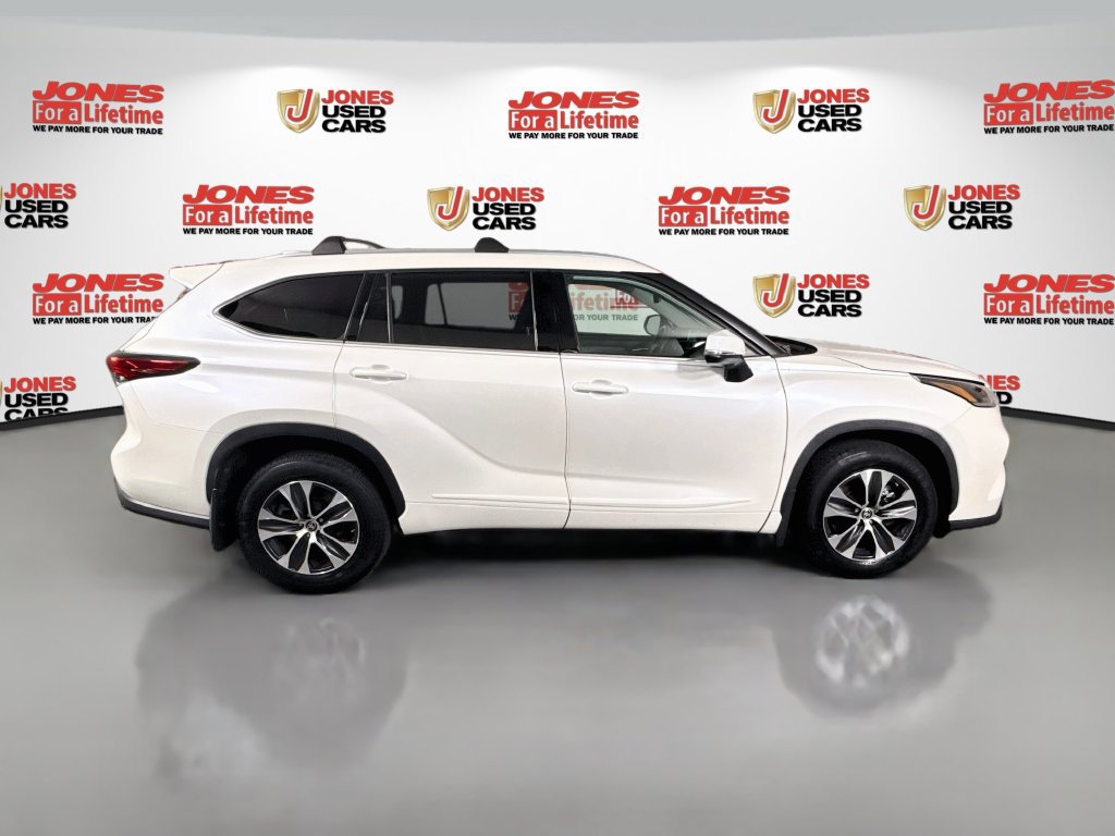 Certified 2021 Toyota Highlander XLE AWD/4WD image 17