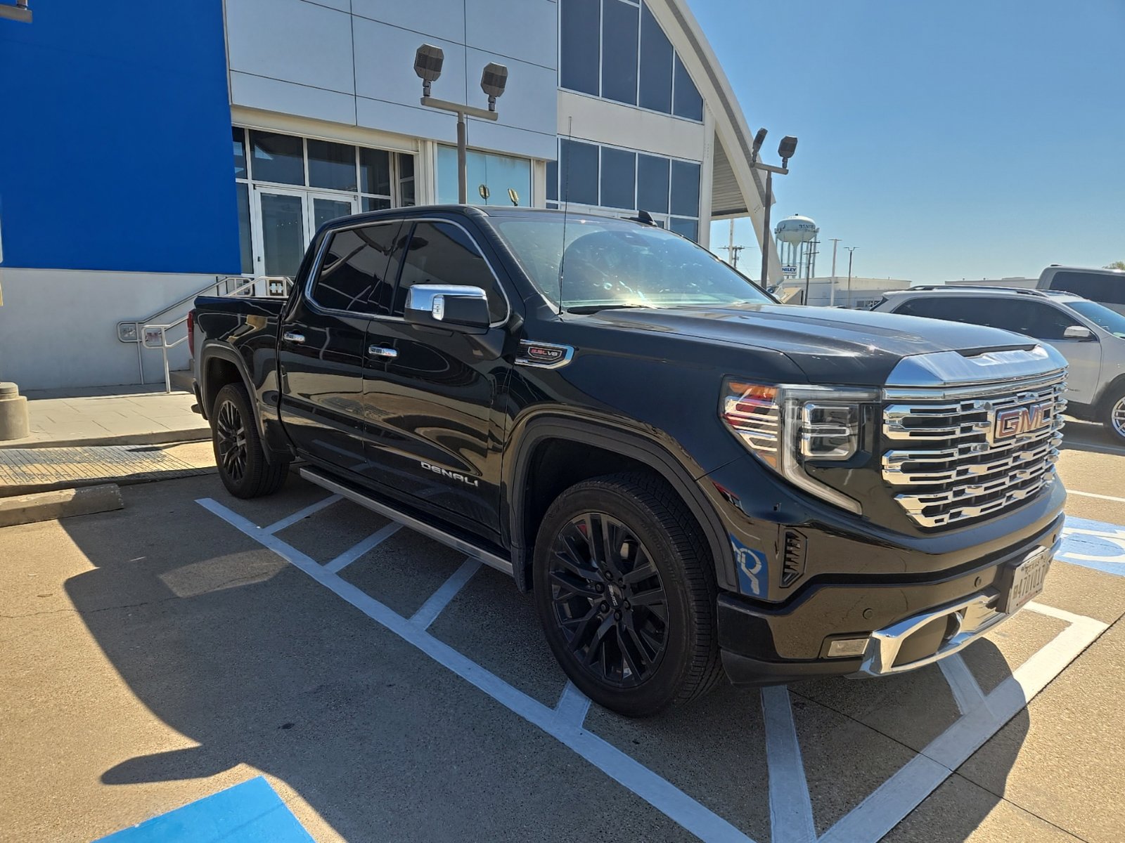 Used 2026 GMC Sierra 1500 Denali w/ Technology Package AWD/4WD image 2