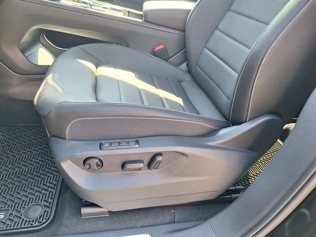 New 2025 Volkswagen Atlas SEL image 10