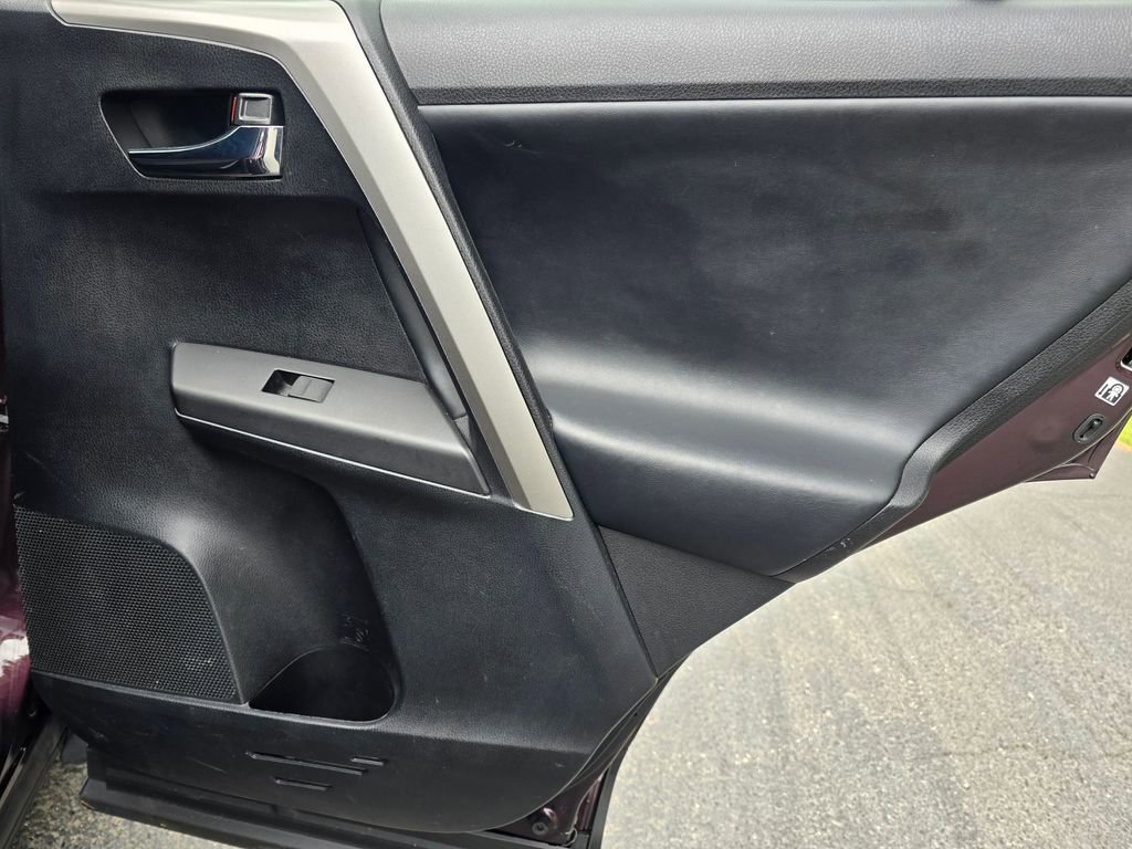 Used 2017 Toyota RAV4 XLE AWD/4WD image 22