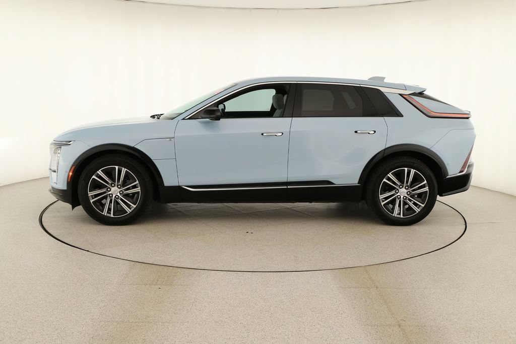 Used 2024 Cadillac Lyriq Luxury RWD image 2