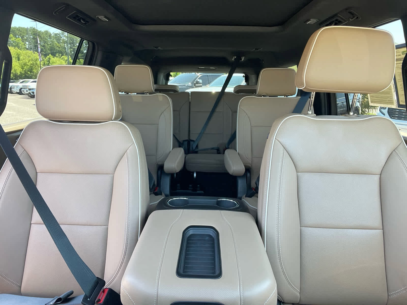Used 2024 Chevrolet Suburban Premier AWD/4WD image 29