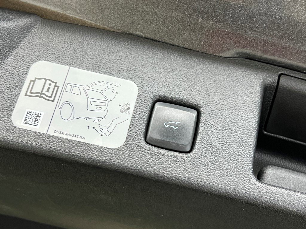 Used 2020 Ford Escape SEL image 10