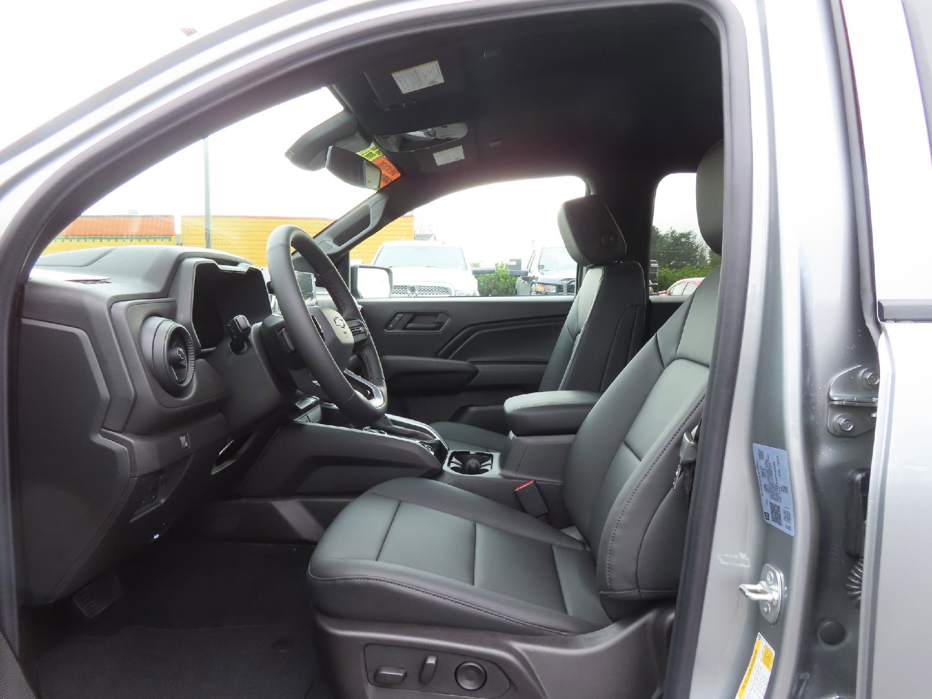 New 2025 Chevrolet Colorado Trail Boss w/ Midnight Edition image 13