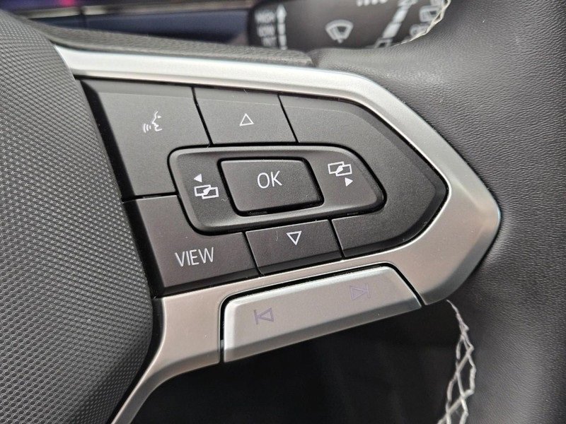 Used 2022 Volkswagen Taos SE w/ Panoramic Sunroof Package image 16