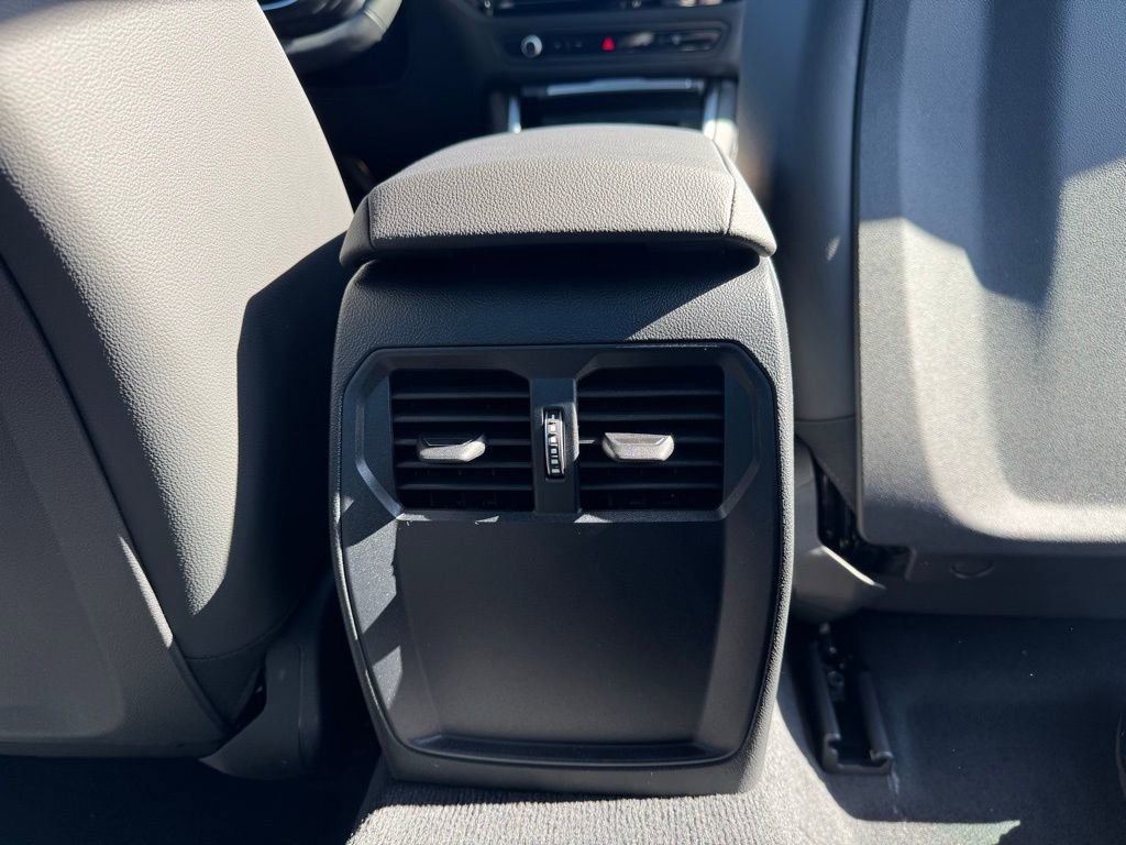 Used 2025 BMW 430i Coupe w/ Convenience Package image 16