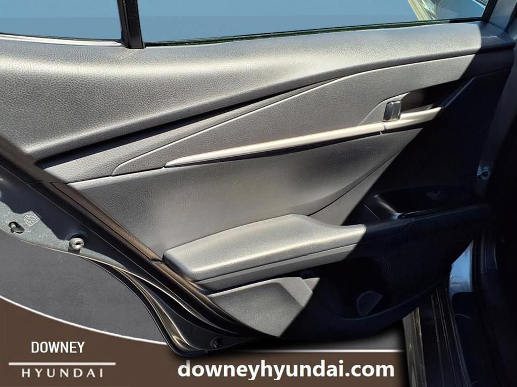 Used 2025 Toyota Camry SE FWD image 5