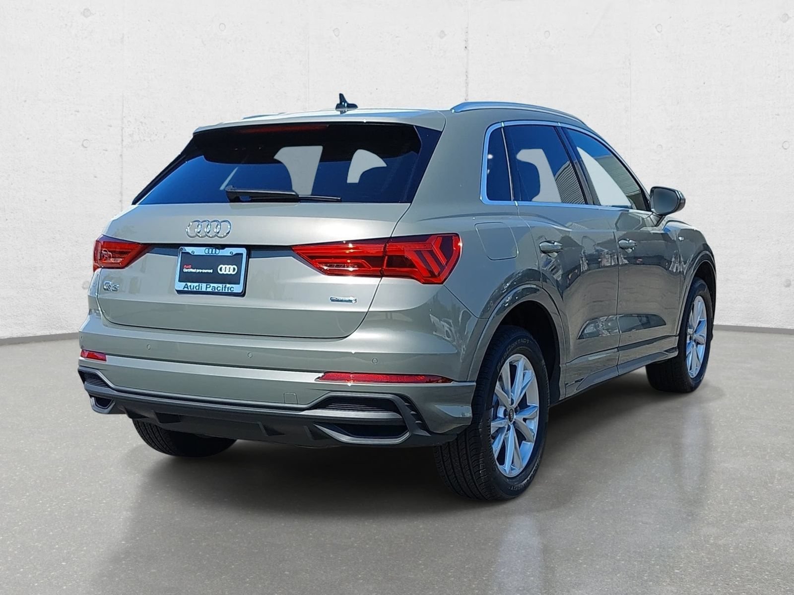Certified 2025 Audi Q3 2.0T Premium w/ Convenience Package AWD/4WD image 5
