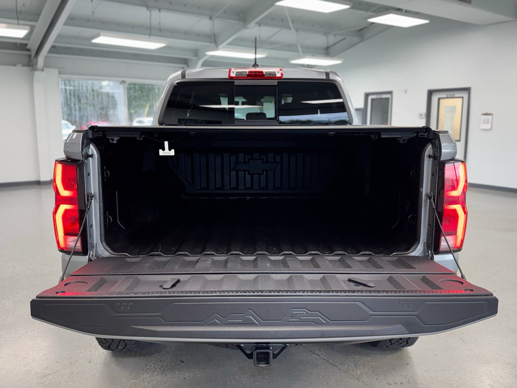 Used 2025 Chevrolet Colorado ZR2 w/ Technology Package AWD/4WD image 31