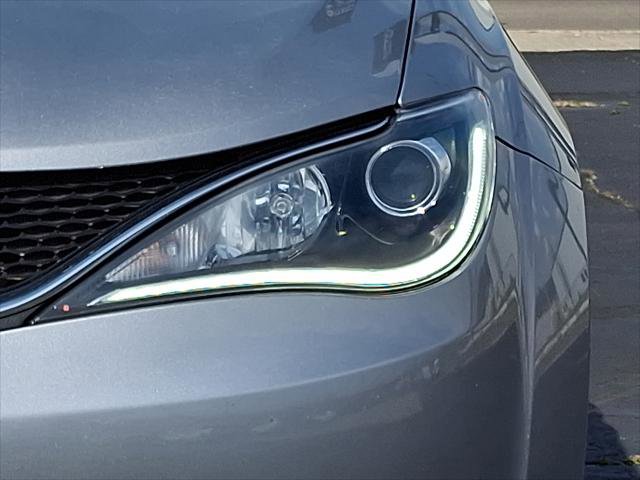 Used 2020 Chrysler Pacifica Limited FWD image 20