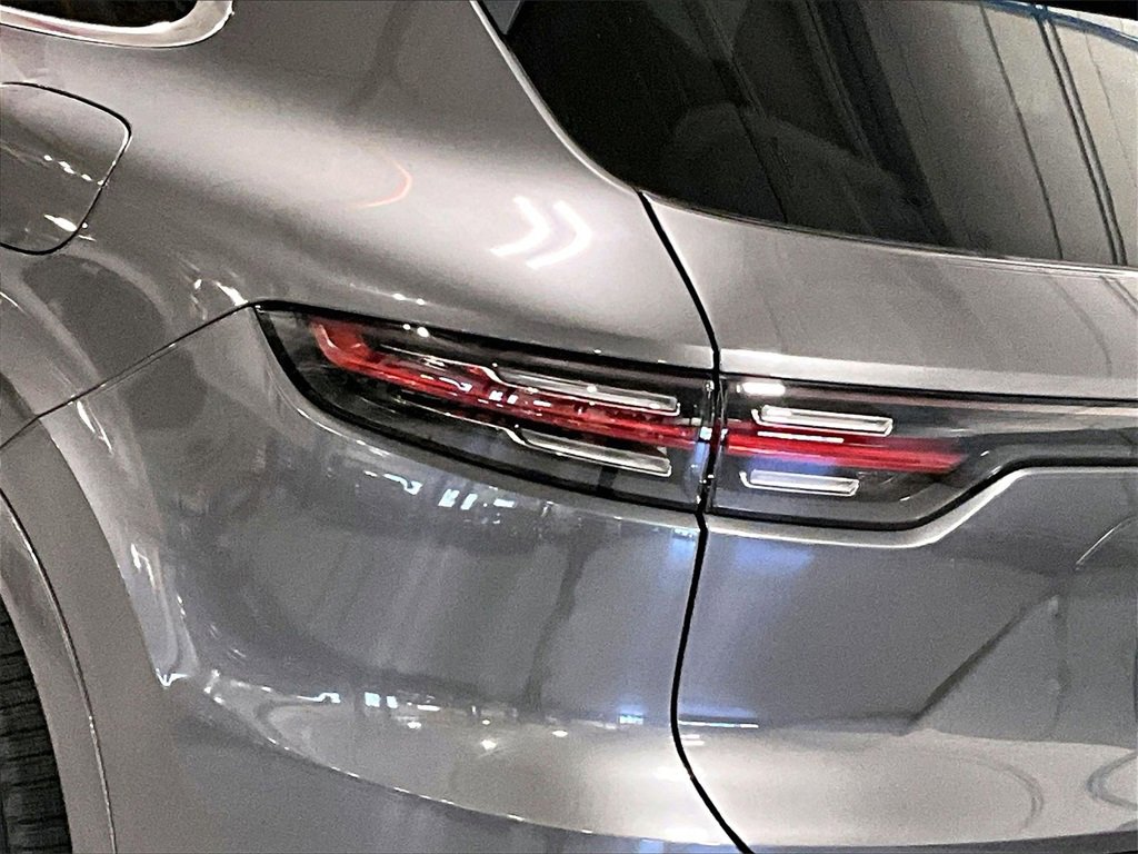 Certified 2022 Porsche Cayenne E-Hybrid image 31