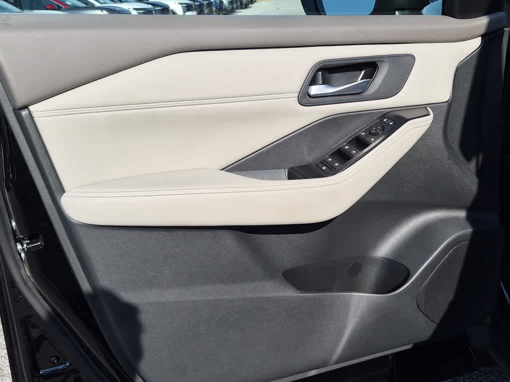 Used 2026 Nissan Rogue Dark Armor AWD/4WD image 9