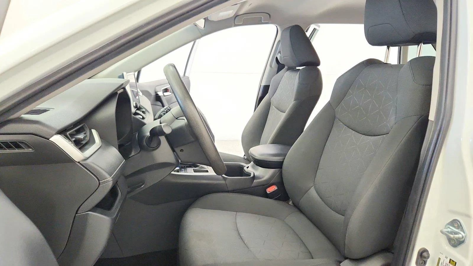 Used 2024 Toyota RAV4 XLE FWD image 20