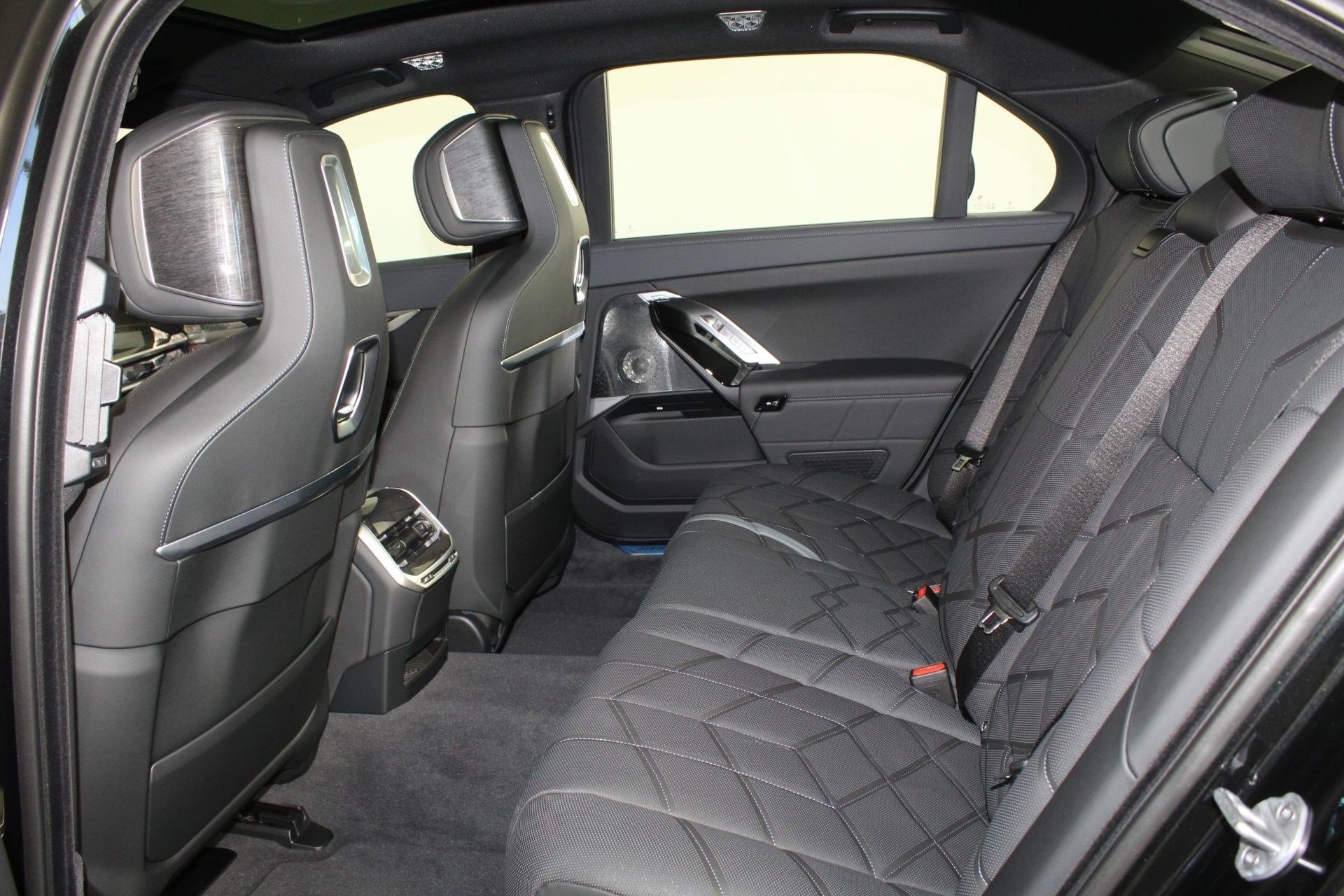 New 2026 BMW 760i xDrive w/ Executive Package image 25