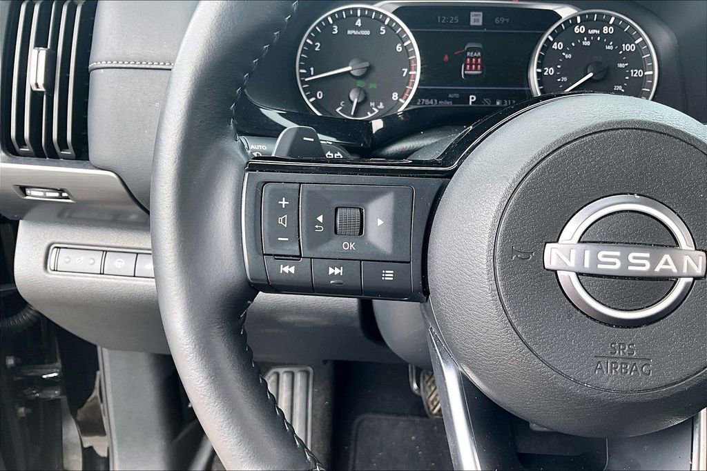 Used 2025 Nissan Pathfinder SL image 11