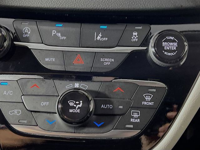 Used 2024 Chrysler Pacifica Touring-L FWD image 22
