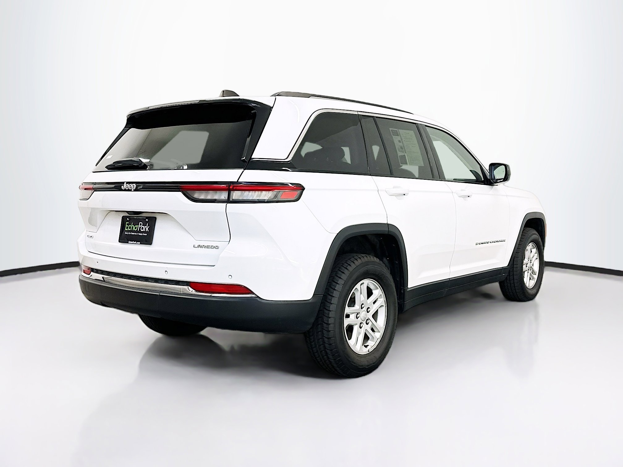 Used 2023 Jeep Grand Cherokee Laredo image 9