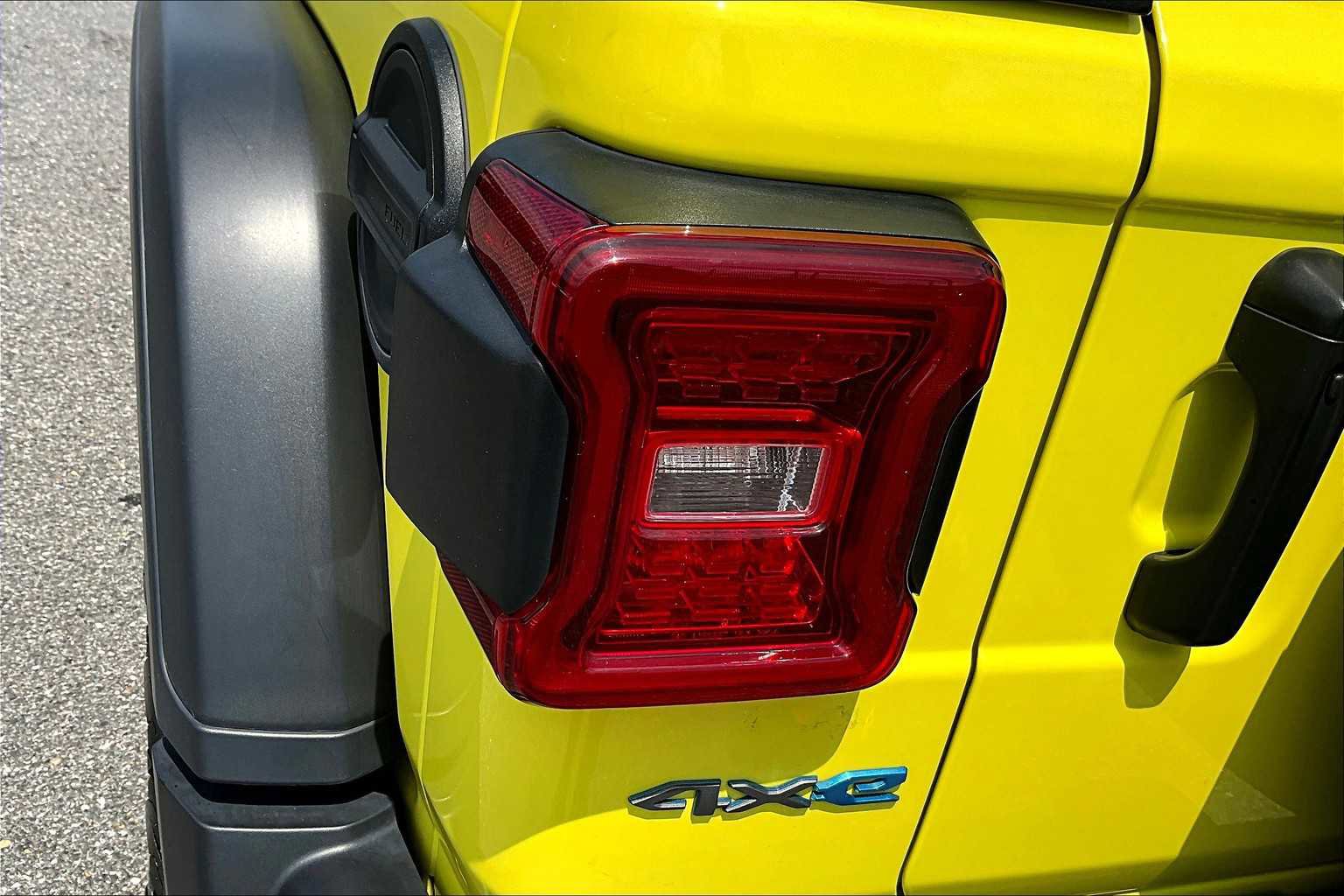 Used 2024 Jeep Wrangler Unlimited Rubicon 4xe image 28