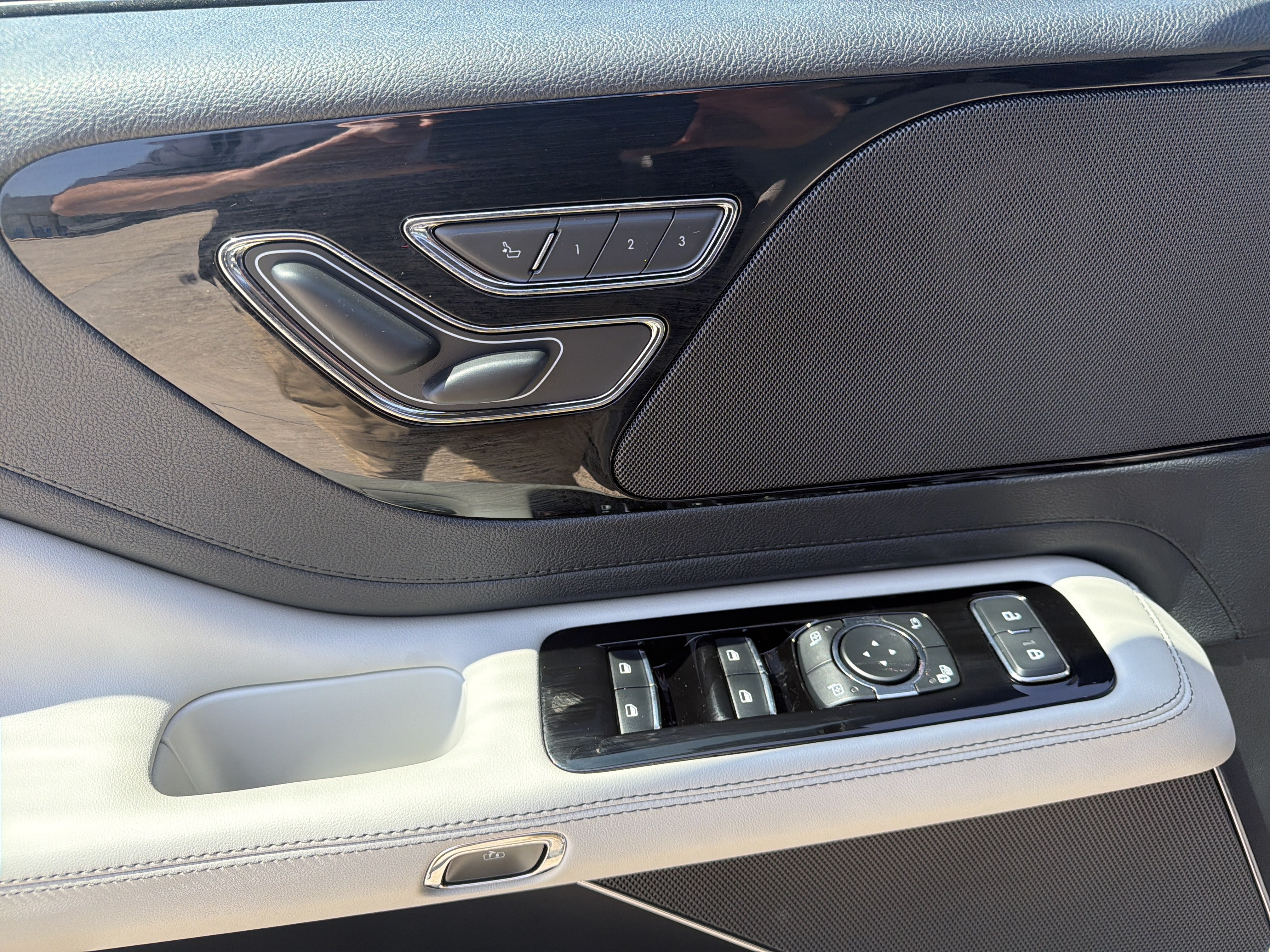 New 2027 Lincoln Aviator AWD image 15