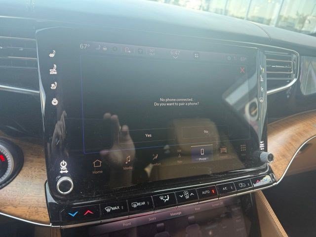 Used 2022 Jeep Grand Wagoneer Series III w/ Rear Seat Video Group 1 AWD/4WD image 16