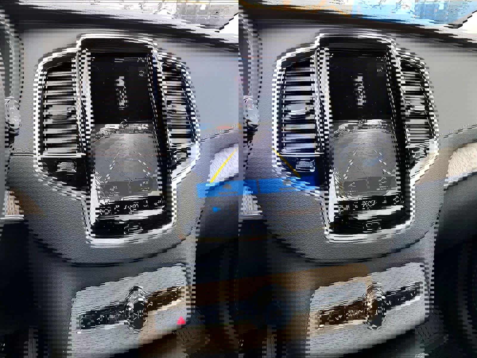 Used 2023 Volvo XC90 T8 Ultimate w/ Protection Package image 24