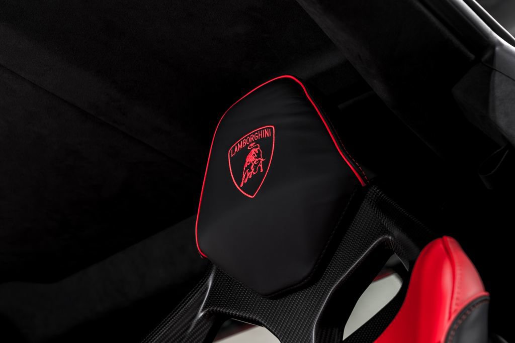 Used 2025 Lamborghini Revuelto image 19
