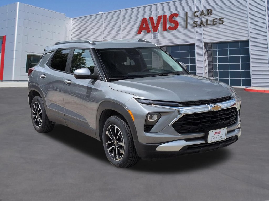 Used 2025 Chevrolet TrailBlazer LT AWD/4WD image 3