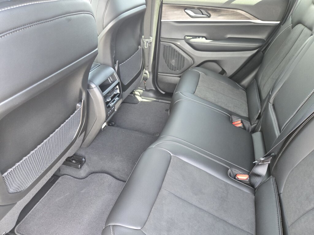 New 2027 Jeep Grand Cherokee Altitude AWD/4WD image 9
