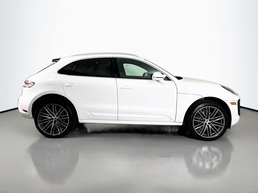 Certified 2024 Porsche Macan AWD/4WD image 8