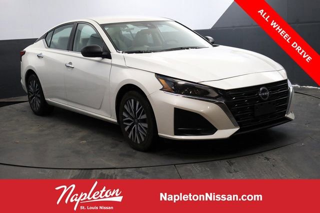 Used 2024 Nissan Altima 2.5 SV image 1