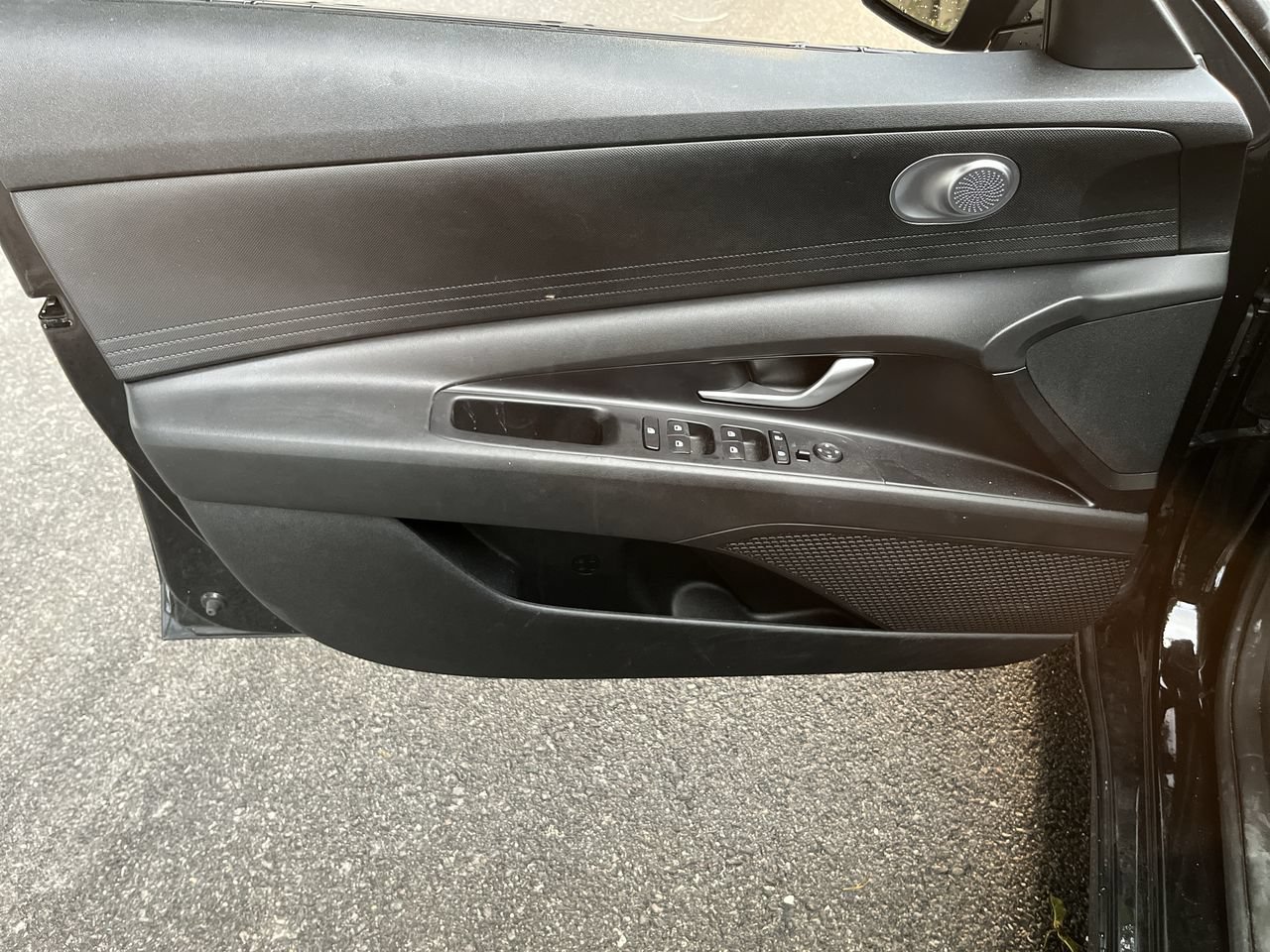 Used 2022 Hyundai Elantra SEL w/ Cargo Package FWD image 3