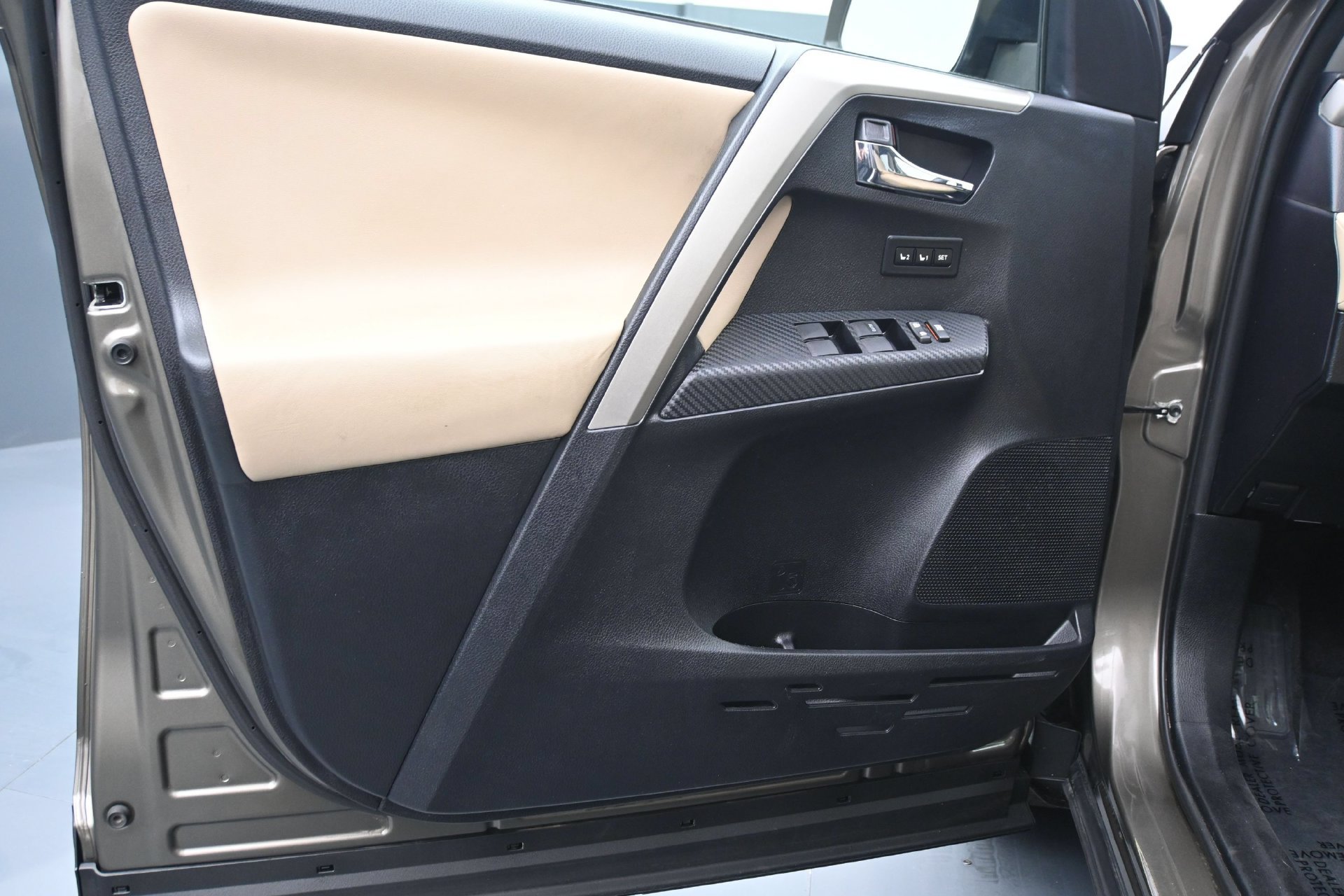 Used 2014 Toyota RAV4 Limited AWD/4WD image 18