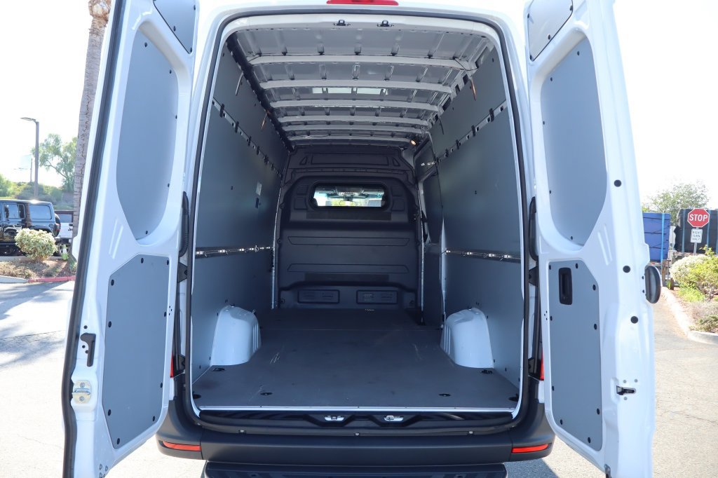 Used 2024 Mercedes-Benz Sprinter 2500 image 34