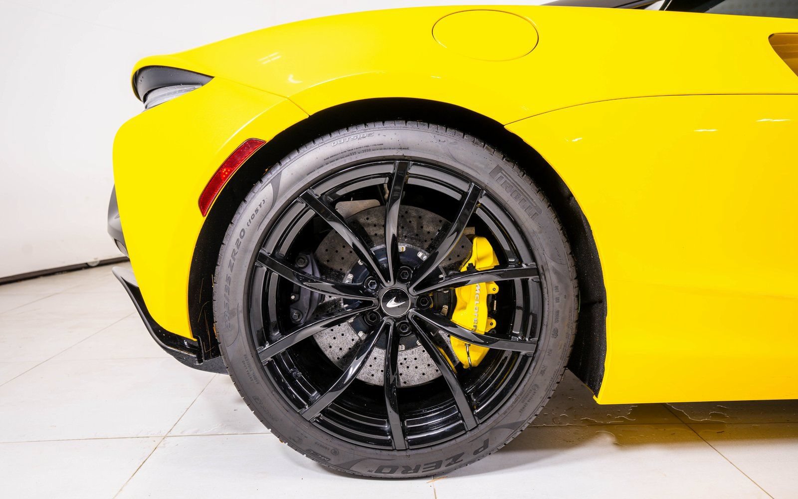 Used 2023 McLaren Artura RWD image 14