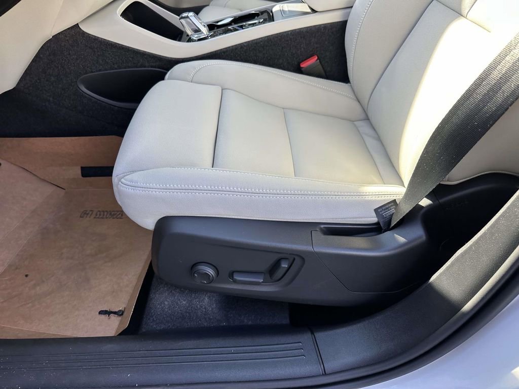 New 2026 Volvo XC40 B5 Ultra w/ Protection Package Premier image 16