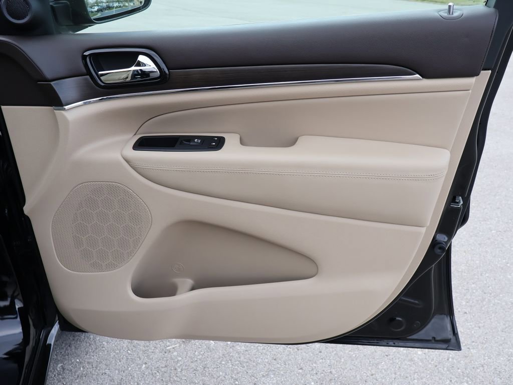 Used 2020 Jeep Grand Cherokee Overland image 12