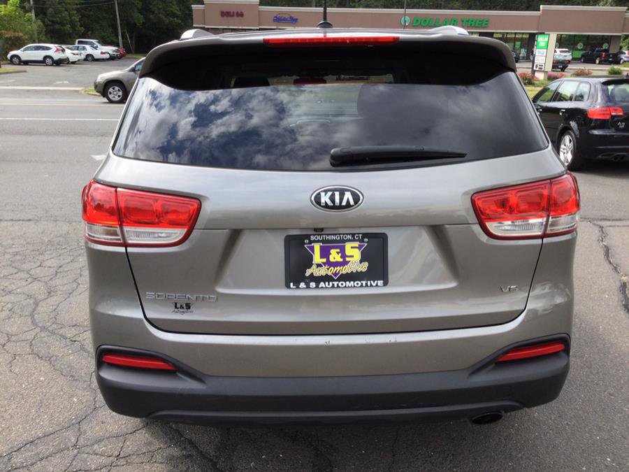 Used 2016 Kia Sorento LX image 6