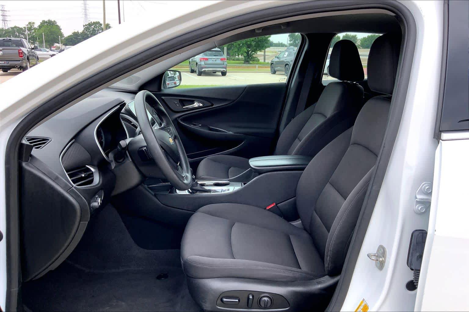 Used 2023 Chevrolet Malibu LT FWD image 8