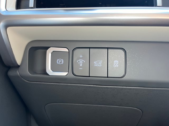 Used 2025 Hyundai Santa Fe SEL FWD image 10