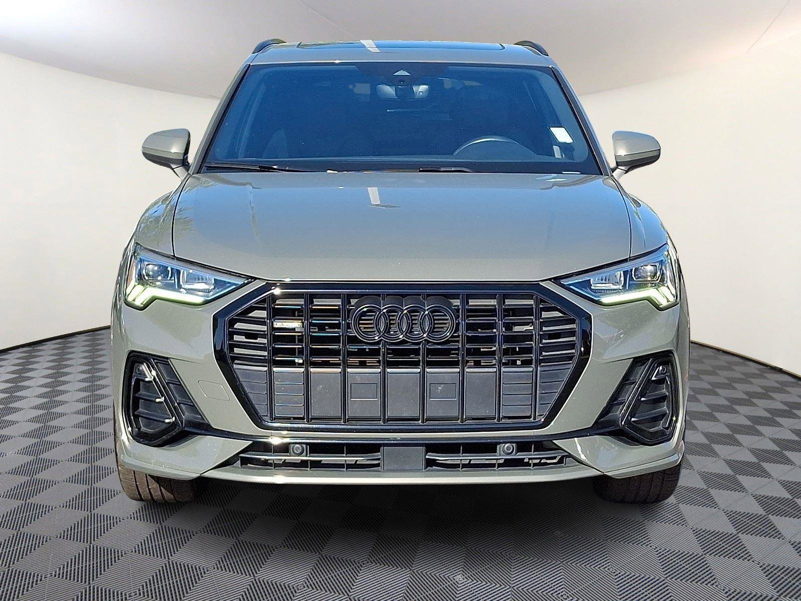 Used 2021 Audi Q3 2.0T Premium Plus w/ Premium Plus Package AWD/4WD image 2