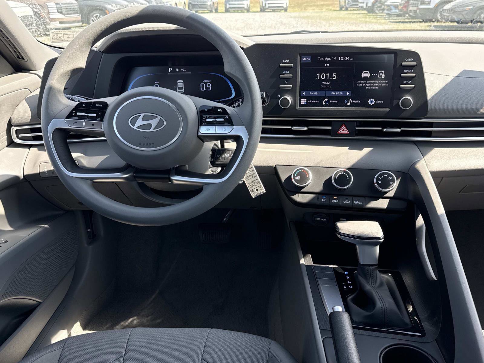 New 2026 Hyundai Elantra SE FWD image 2