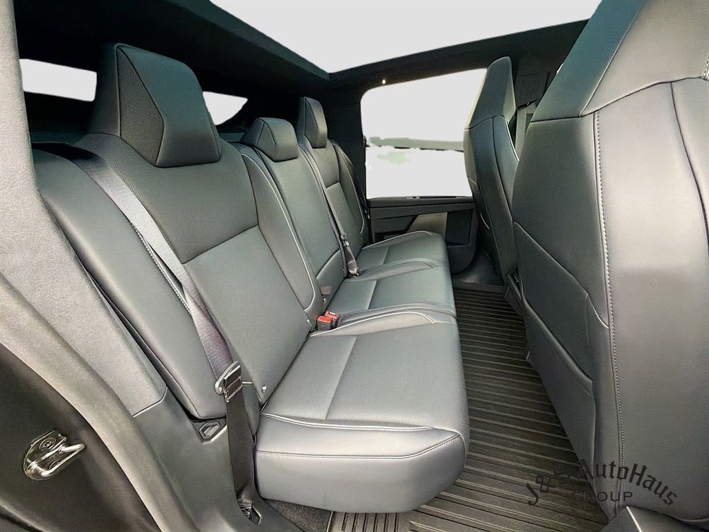 Used 2024 Tesla Cybertruck AWD Crew Cab image 35