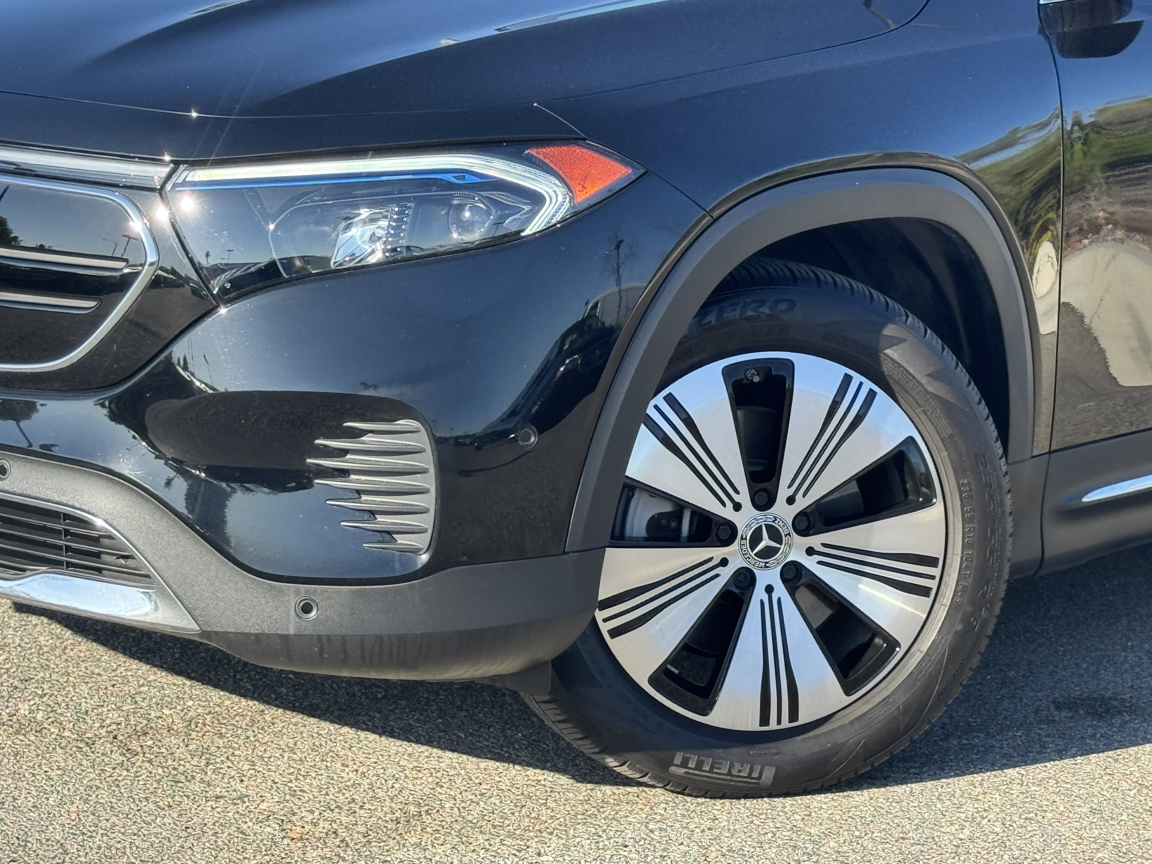 Certified 2023 Mercedes-Benz EQB 300 4MATIC image 4