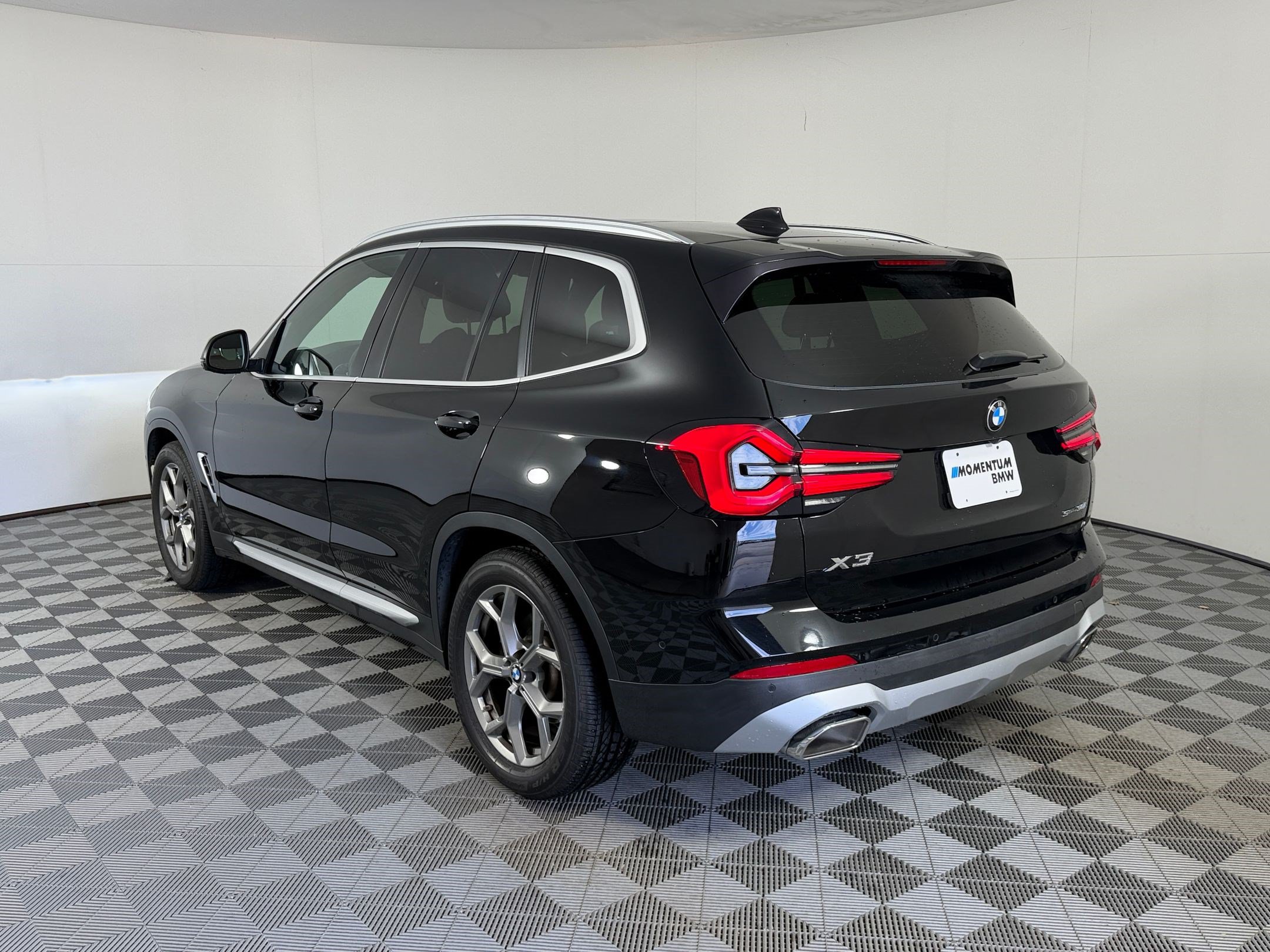 Used 2023 BMW X3 sDrive30i w/ Convenience Package RWD image 3