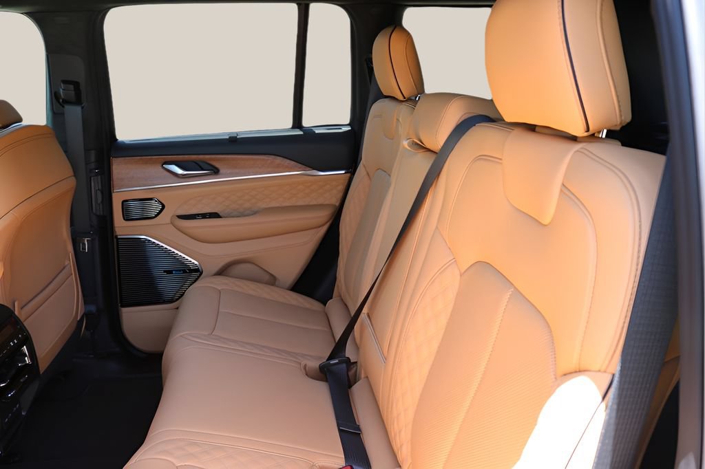 New 2026 Jeep Grand Cherokee Summit AWD/4WD image 16