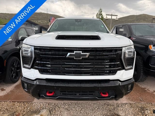 Used 2025 Chevrolet Silverado 3500 LTZ w/ LTZ Plus Package AWD/4WD image 3