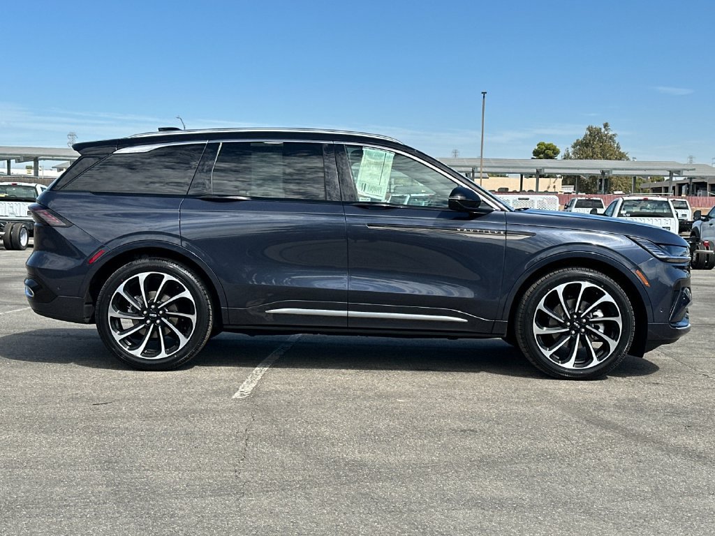 Certified 2024 Lincoln Nautilus Black Label AWD/4WD image 6