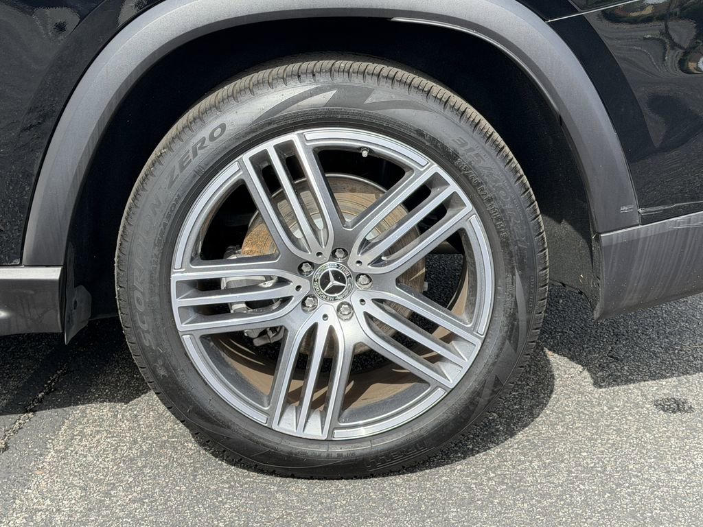 Used 2025 Mercedes-Benz GLS 450 4MATIC image 15