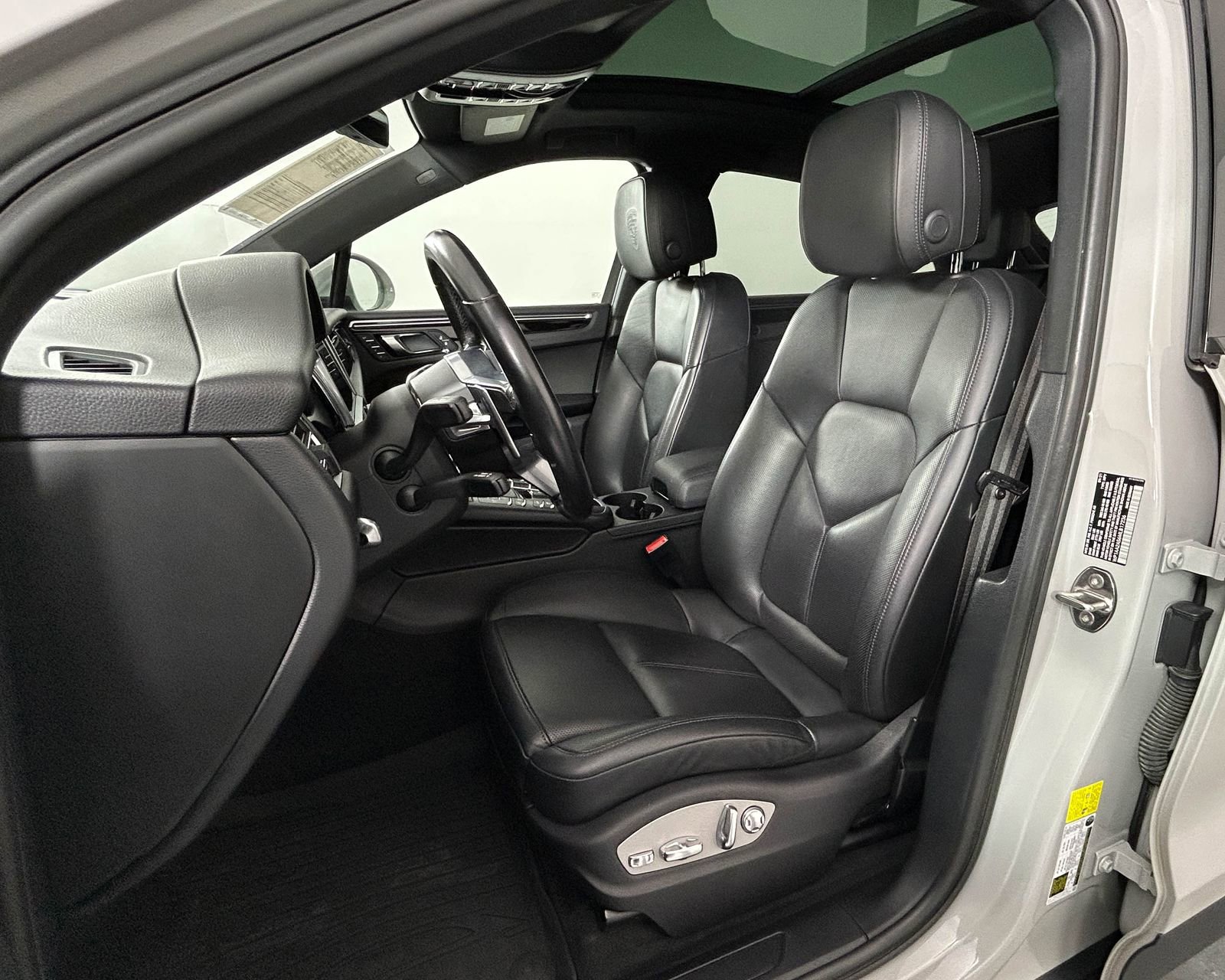 Used 2021 Porsche Macan AWD/4WD image 5