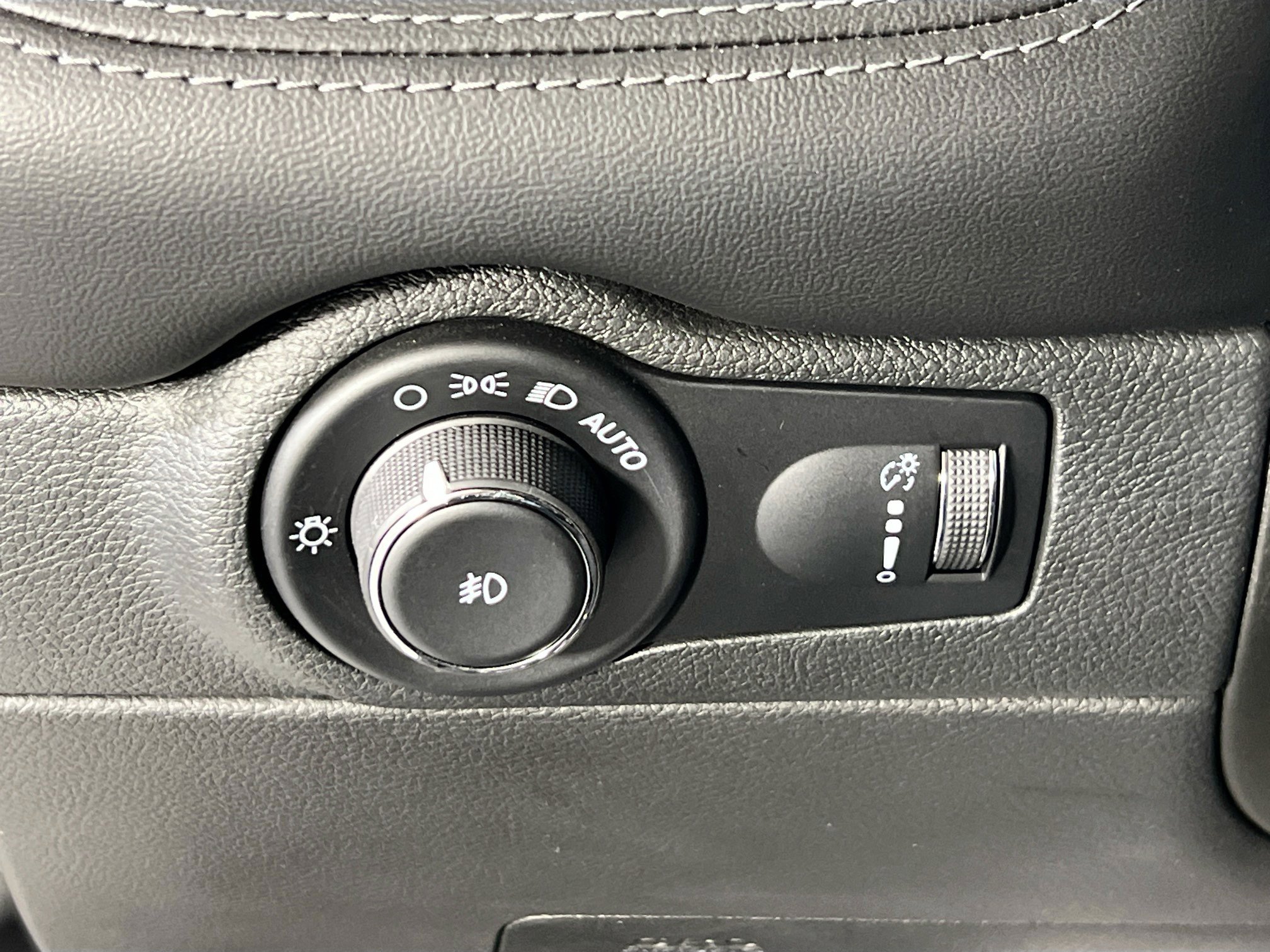 Used 2022 Dodge Durango SXT w/ Blacktop Package image 10